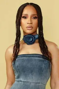 Фото  (Adesua Etomi-Wellington)