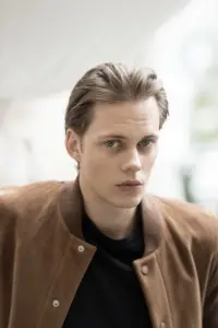 Фото Білл Скарсгард (Bill Skarsgård)