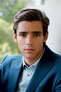 Фото Брентон Туейтс (Brenton Thwaites)