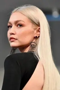 Фото  (Gigi Hadid)