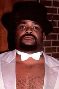 Фото  (Pezavan Whatley)