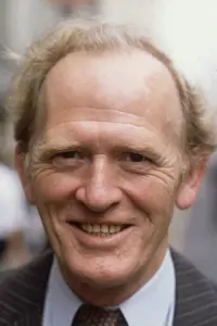 Фото Гордон Джексон (Gordon Jackson)