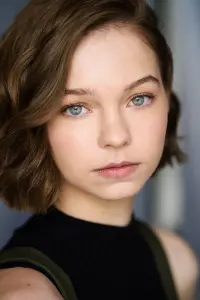 Фото Емма Майерс (Emma Myers)