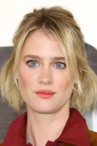 Фото Маккензі Девіс (Mackenzie Davis)