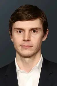 Фото Еван Пітерс (Evan Peters)