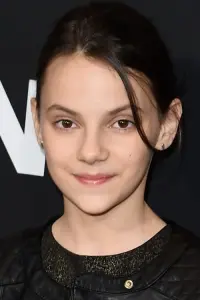 Фото Дафна Кін (Dafne Keen)