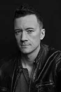 Фото  (Reilly Smith)