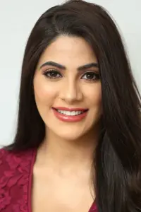 Фото  (Nikki Tamboli)