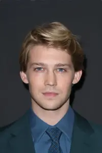 Фото Джо Алвін (Joe Alwyn)