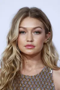 Фото  (Gigi Hadid)