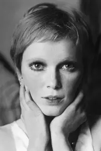 Фото Мія Ферроу (Mia Farrow)