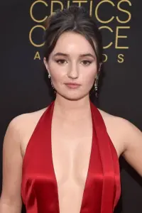 Фото Кейтлін Девер (Kaitlyn Dever)