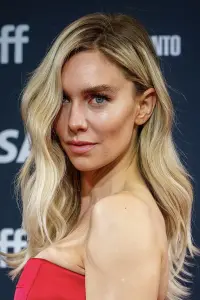 Фото Ванесса Кірбі (Vanessa Kirby)