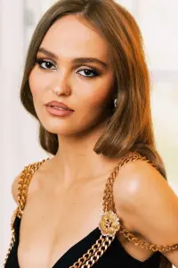 Фото Лілі-Роуз Депп (Lily-Rose Depp)