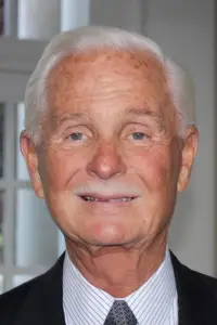 Фото  (Tom Clark)