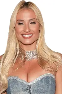 Фото  (Montana Tucker)