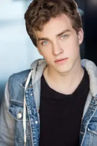 Фото  (Jordan Elsass) #493730