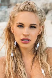 Фото  (Danielle Mathers)