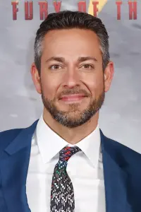 Фото Захарі Леві (Zachary Levi)