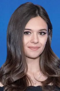 Фото  (Nicole Maines)