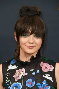 Фото Мейсі Вільямс (Maisie Williams)