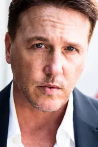 Фото Лохлін Манро (Lochlyn Munro)