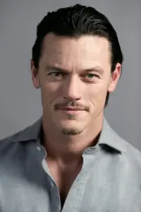 Фото Люк Еванс (Luke Evans)