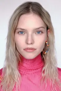 Фото Саша Лусс (Sasha Luss)