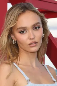 Фото Лілі-Роуз Депп (Lily-Rose Depp)