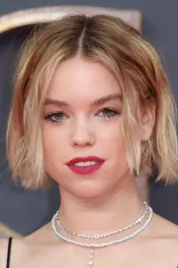 Фото  (Milly Alcock)