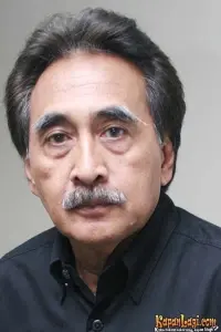 Фото  (Sophan Sophiaan)