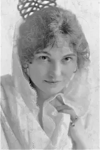 Фото  (Lucille Young)