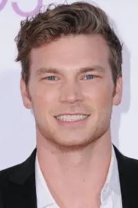 Фото Дерек Телер (Derek Theler)