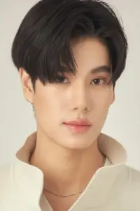 Фото  (Phuwin Tangsakyuen)