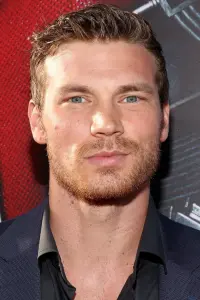 Фото Дерек Телер (Derek Theler)