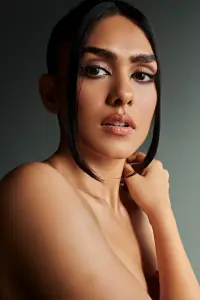 Фото Мрунал Тхакур (Mrunal Thakur)