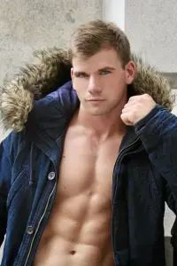 Фото  (Derek Poole)