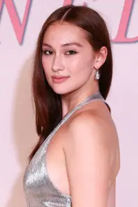 Фото  (Lola Tung)