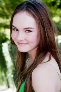 Фото Медлін Керролл (Madeline Carroll)