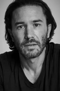Фото  (Tom Pelphrey)