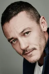 Фото Люк Еванс (Luke Evans)