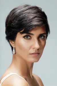 Фото Туба Бююкюстюн (Tuba Büyüküstün)