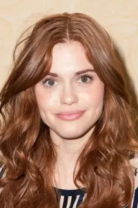 Фото Холланд Роден (Holland Roden)