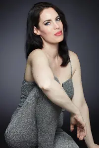 Фото Адрієнн Маккуїн (Adrienne McQueen)