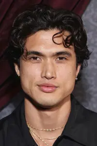 Фото Чарльз Мелтон (Charles Melton)