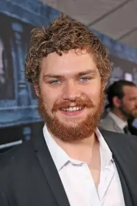 Фото  (Finn Jones)