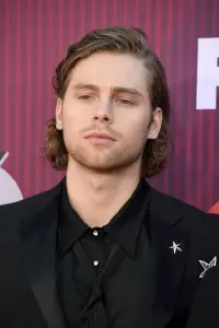 Фото  (Luke Hemmings)