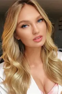 Фото  (Romee Strijd)