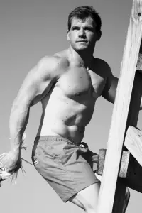 Фото  (Derek Poole)