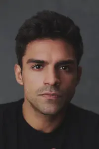 Фото  (Sean Teale)